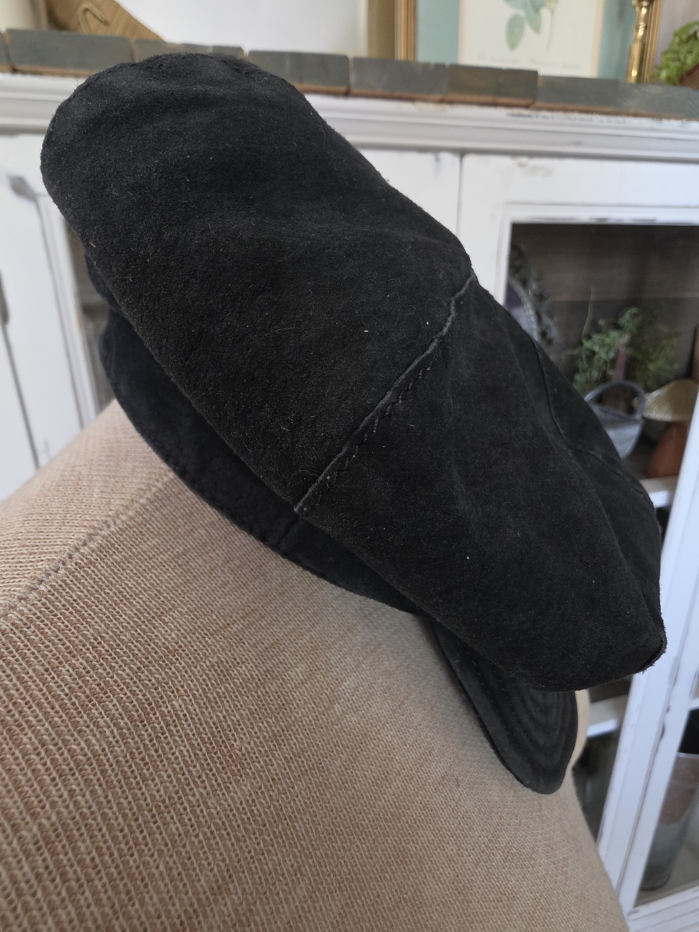 Wilsons Leather Black Suede Unisex Newsboy Cap - Picture 3 of 5